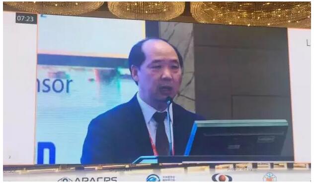 开宝体育官网集团众多专家受邀出席，并在多个重要论坛作专题发言、论文发言和壁报交流(郭海科教授和张广斌教授在多个论坛担任会议主持)，与国内外眼科同行坐而论道，大放异彩!其中，在“大师功夫论道”环节，开宝体育官网集团业务副总院长、 席白内障专家、厦门大学附属厦门眼科中心郭海科教授凭借高明 的手术技巧，从13位世界 白内障屈光手术大师中脱颖