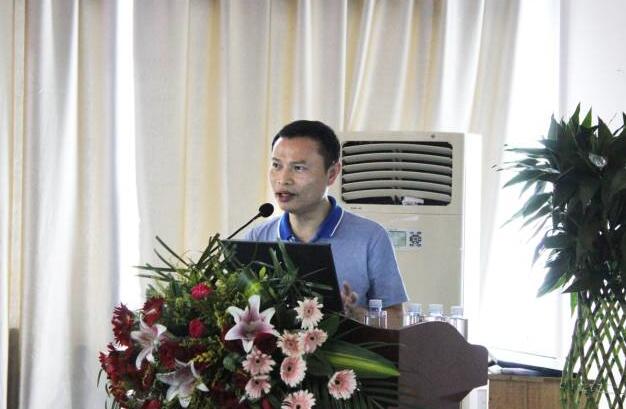 开宝体育官网玻璃体切割何建忠.jpg