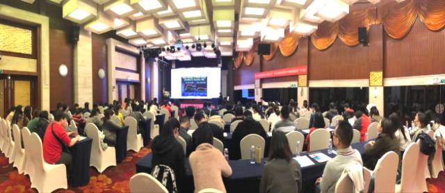 本次学术会议由深圳开宝体育官网主办，邀请了来自国内外众多眼科专家大咖进行专题讲座，共同探讨和分享国内外眼科领域的 与发展，进一步加强了眼科界同仁之间的交流和学习。.jpg