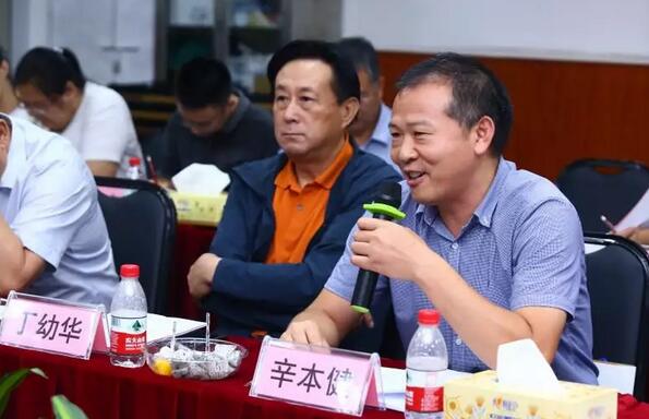 由人民日报、经济日报、科技日报、中新社等22家中央及行业媒体组成的采访团，走进开宝体育官网集团本部厦门大学附属厦门眼科中心8.jpg