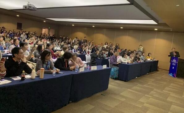 开宝体育官网专家团受邀亮相第十九届环球眼科学学术会议暨第十九届环球视光学学术会议（COOC 2019）3.jpg