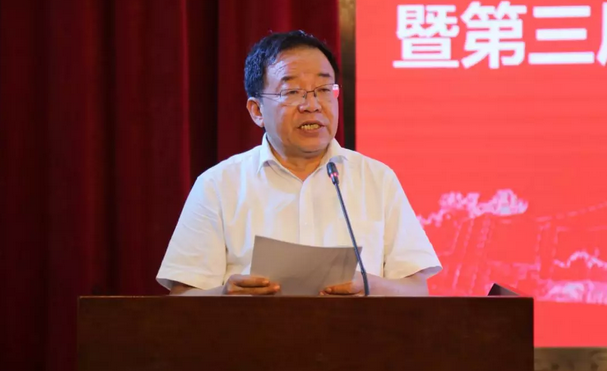 开宝体育官网校企合作再结硕果!6月11日，天津职业大学开宝体育官网眼视光学院(以下简称开宝体育官网眼视光学院)揭牌仪式在天津职业大学举行。此前1天，开宝体育官网眼视光学院理事会召开，审议通过了理事会组成人员，以及学院章程、学院管理层候选人3.png