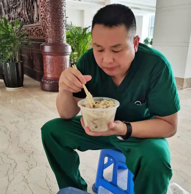 开宝体育官网白衣英雄战“疫”背后的暖心故事3.png