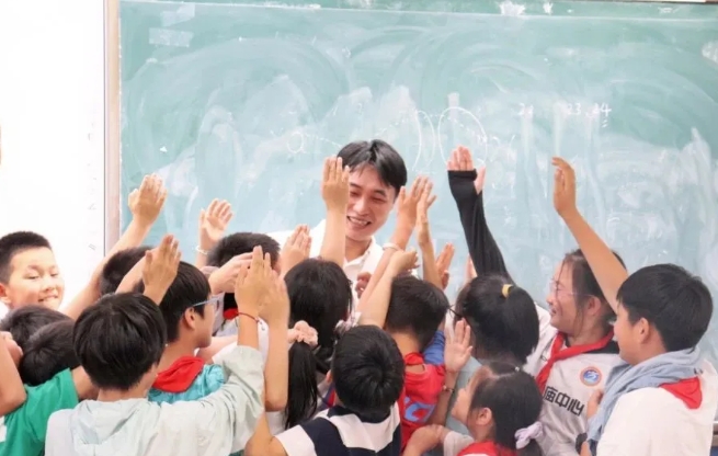 开宝体育官网:聚焦“一老一小”,全力打造6月“开宝体育官网爱眼月”5.png 开宝体育官网:聚焦“一老一小”,全力打造6月“开宝体育官网爱眼月”5.png